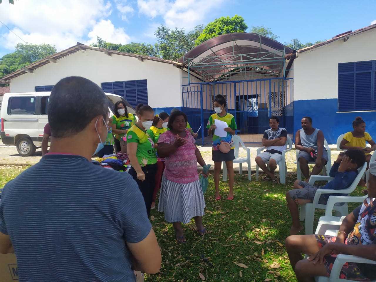 Camacã: Prefeitura reúne catadores de materiais recicláveis em Leoventura e entrega alimentos e material de trabalho